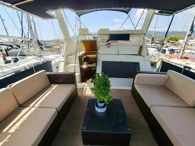 Unique Tolly Craft 44 Cockpit Motor Yacht