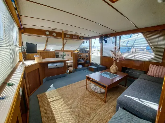 Unique Tolly Craft 44 Cockpit Motor Yacht