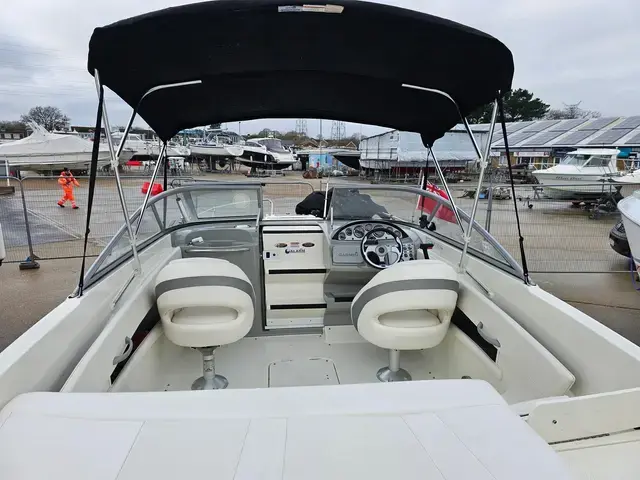 Bayliner 652 Overnighter