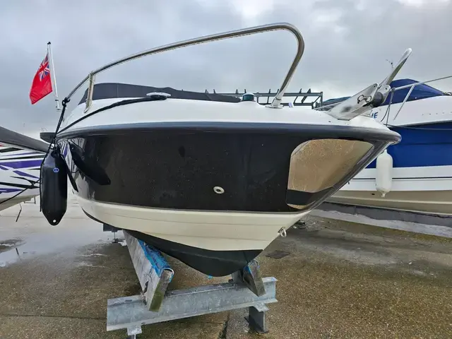 Bayliner 652 Overnighter