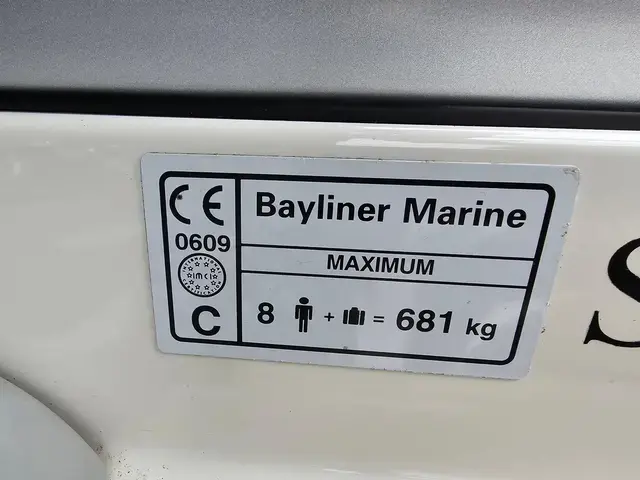 Bayliner 652 Overnighter