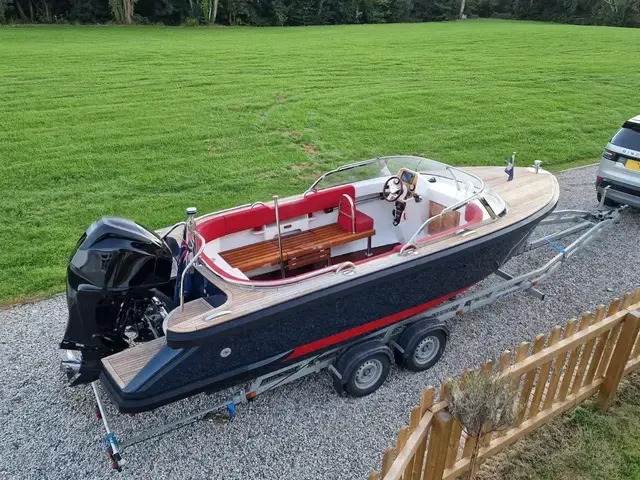 Cougar Custom Luxury Tender