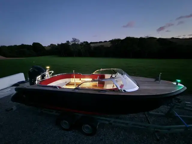 Cougar Custom Luxury Tender