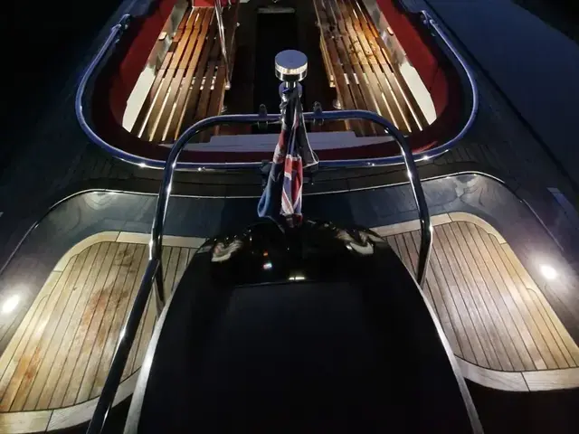 Cougar Custom Luxury Tender