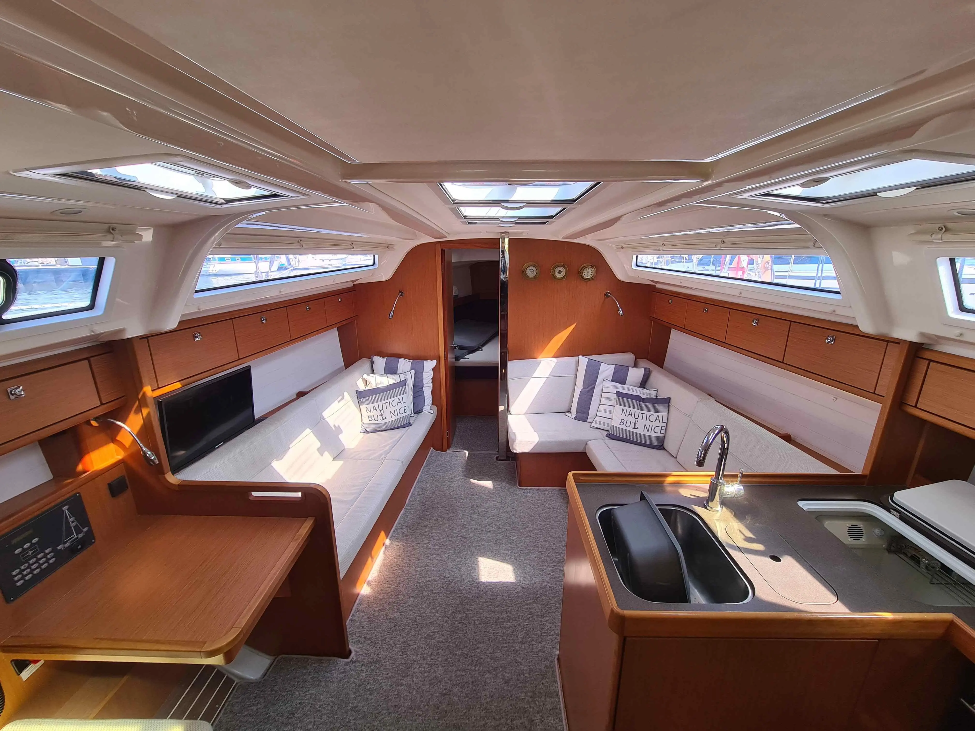 2014 Bavaria cruiser 37