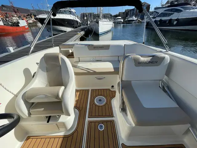 Bayliner Vr5