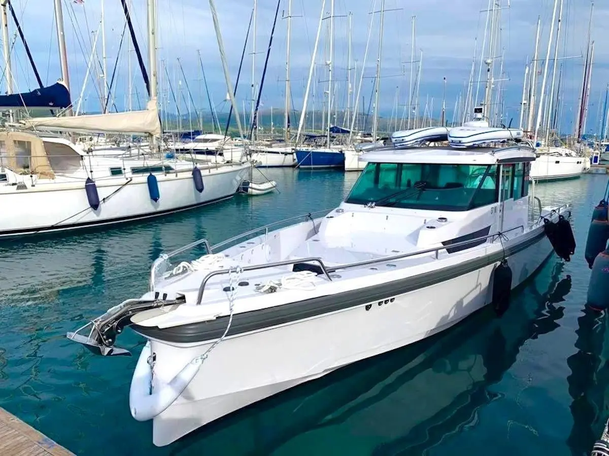 2018 Axopar 37 sport cabin