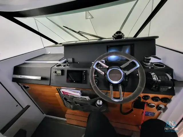 Axopar 37 Sport Cabin