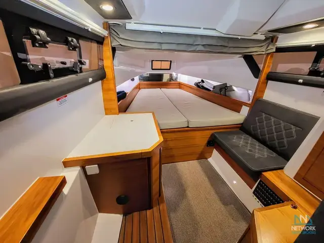 Axopar 37 Sport Cabin