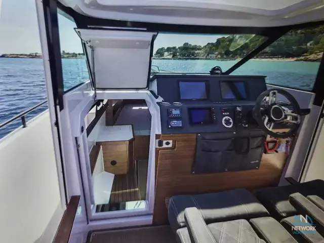 Axopar 37 Sport Cabin