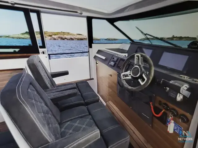 Axopar 37 Sport Cabin