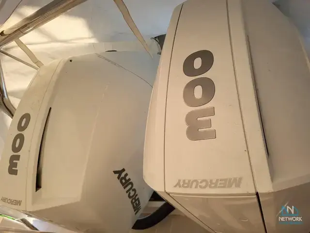 Axopar 37 Sport Cabin