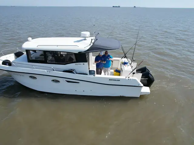 Quicksilver 905 Pilothouse