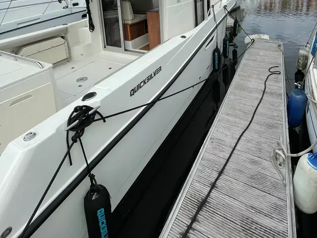 Quicksilver 905 Pilothouse