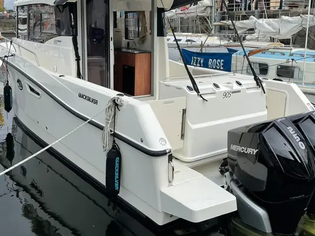 Quicksilver 905 Pilothouse