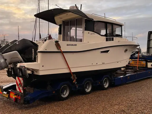 Quicksilver 905 Pilothouse