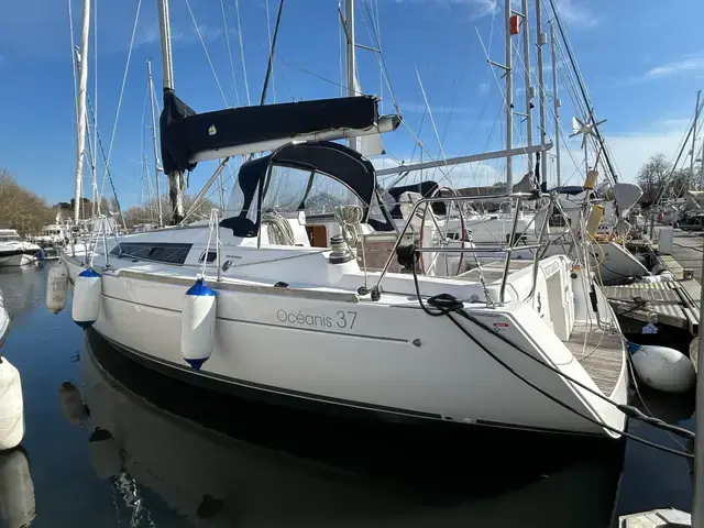 Beneteau Oceanis 37