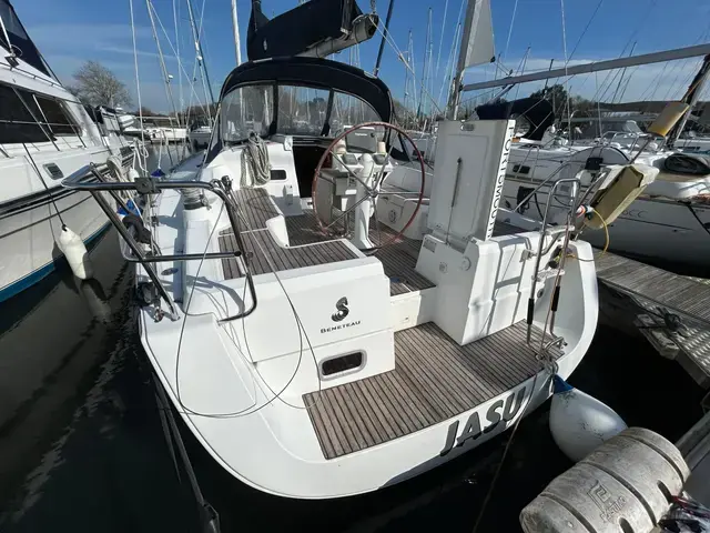 Beneteau Oceanis 37