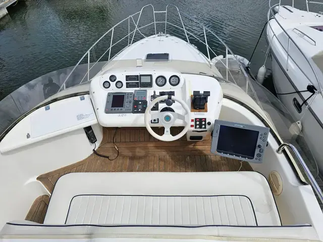 Sealine F 33