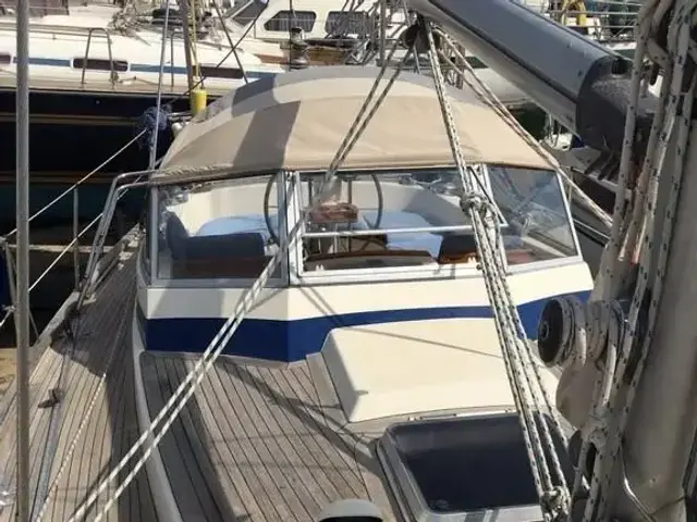 Hallberg-Rassy 352