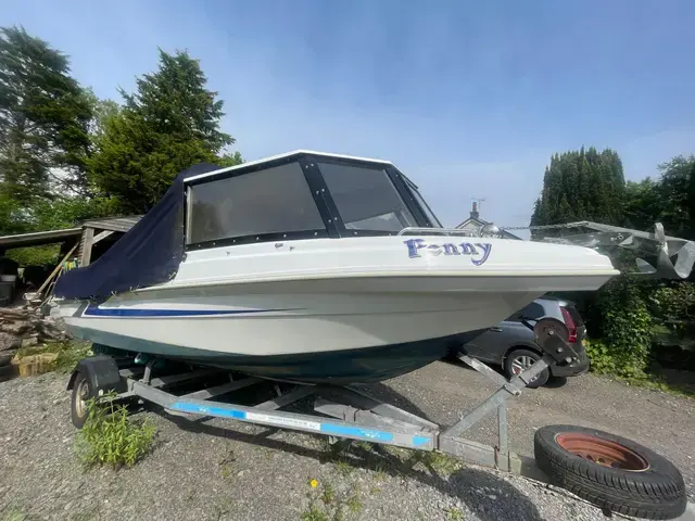 Custom Boats Excedo M220 Sport Fisher