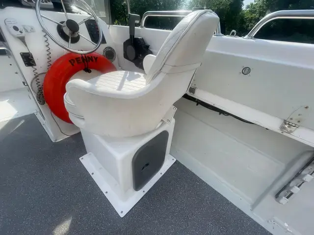 Custom Boats Excedo M220 Sport Fisher