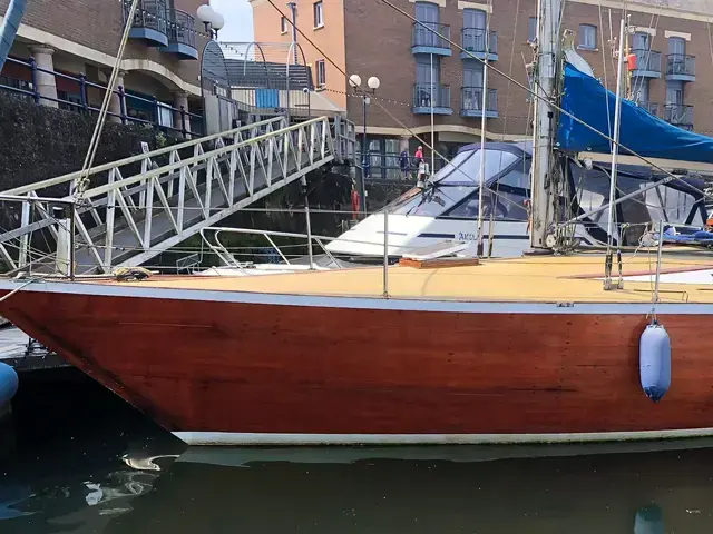 Custom Boats Curtis & Pape 33 Masthead