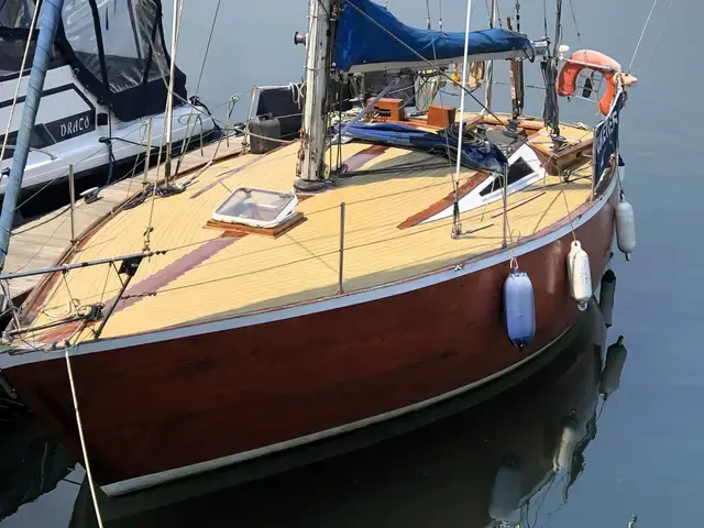 Custom Boats Curtis & Pape 33 Masthead