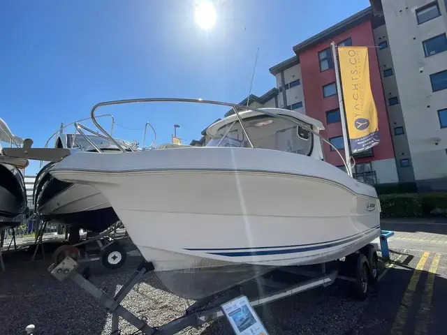 Quicksilver 640 Pilothouse