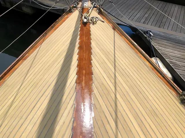 Custom Boats Curtis & Pape 33 Masthead