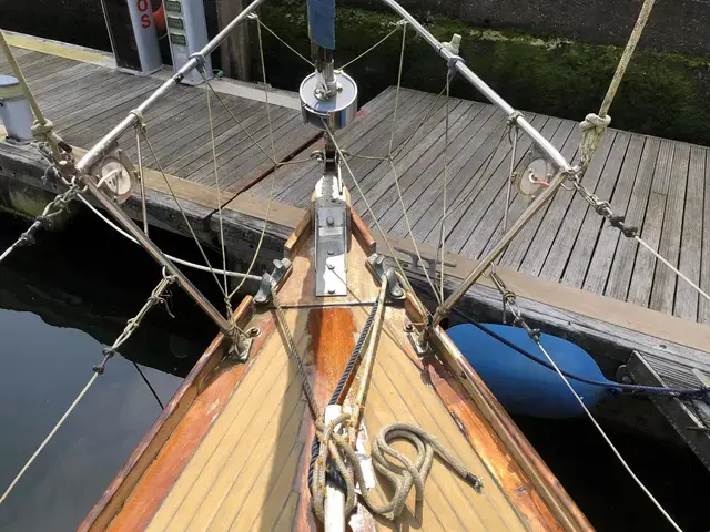 Custom Boats Curtis & Pape 33 Masthead