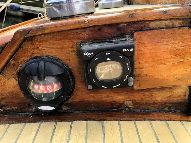 Custom Boats Curtis & Pape 33 Masthead