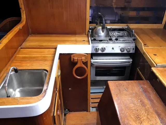 Custom Boats Curtis & Pape 33 Masthead