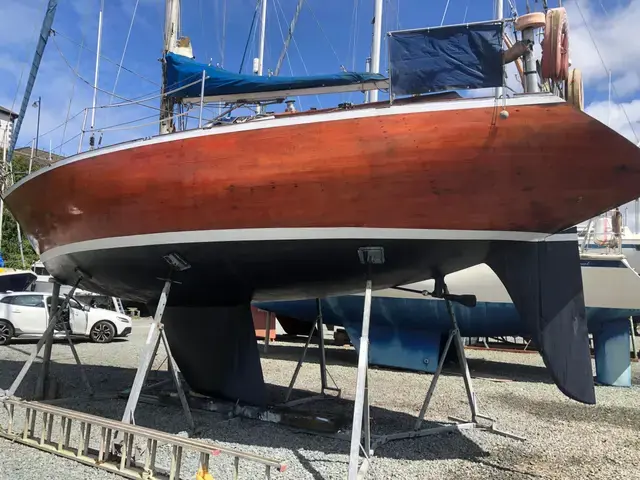 Custom Boats Curtis & Pape 33 Masthead