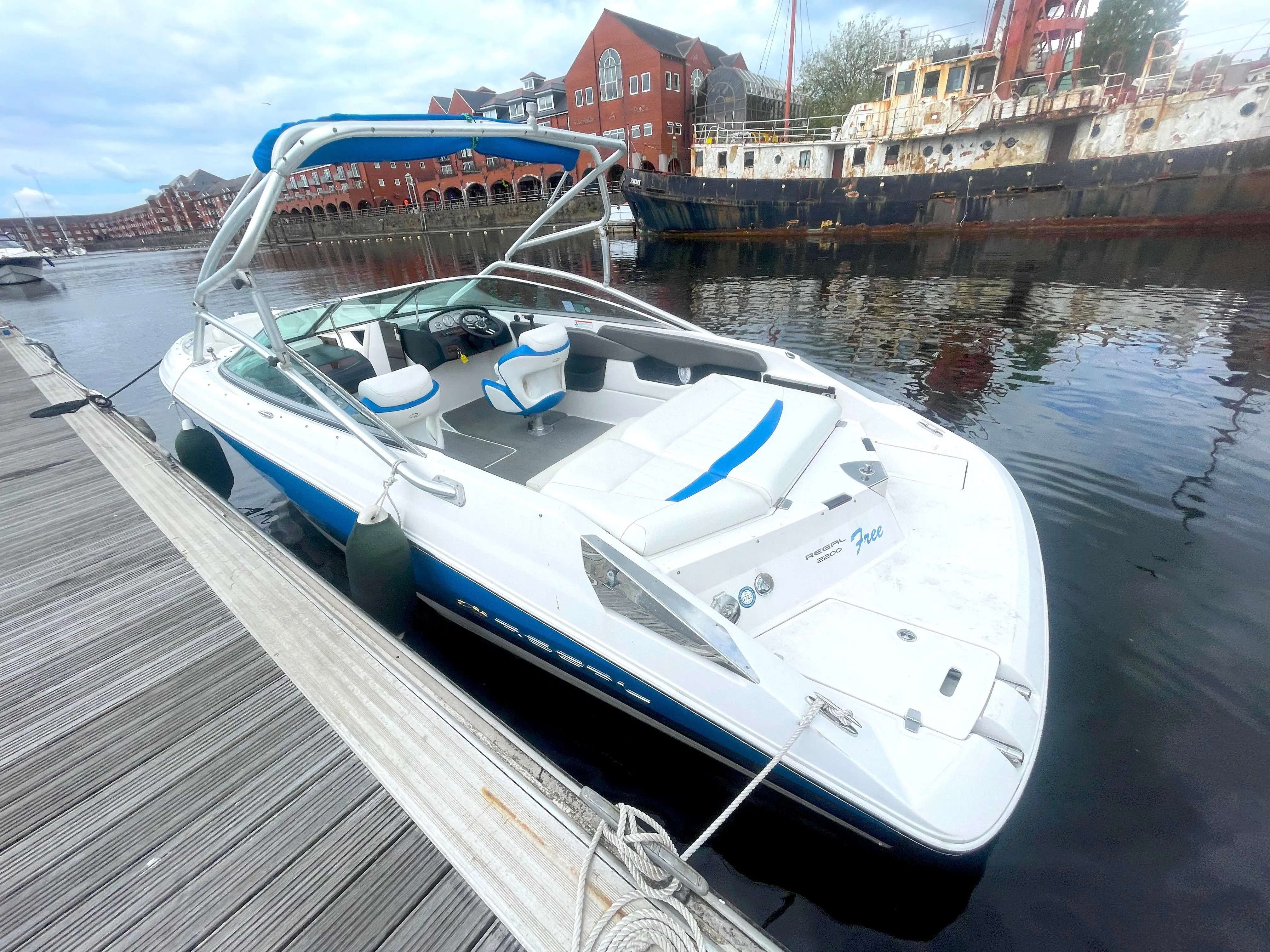 2008 Regal 2200 bowrider