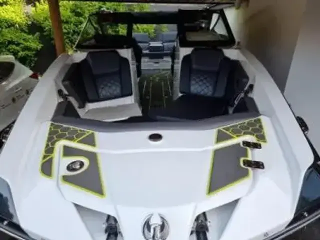 Scarab Boats 255 ID Wake Edition