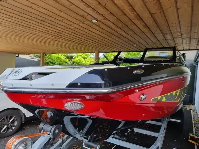 Scarab Boats 255 ID Wake Edition