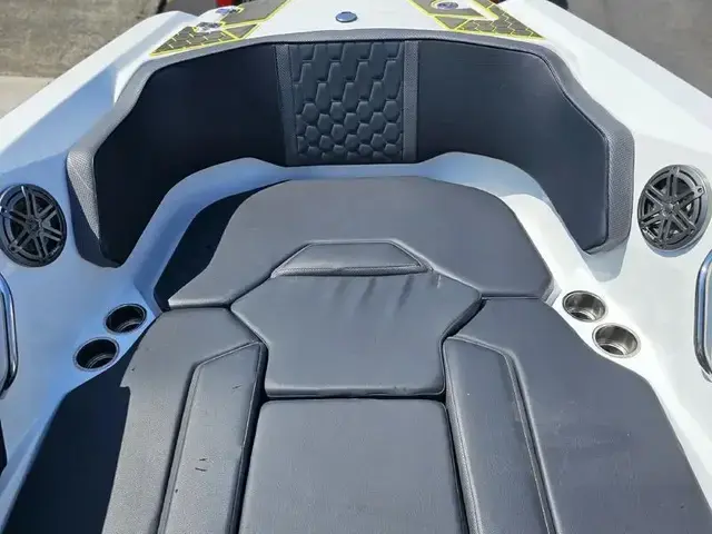 Scarab Boats 255 ID Wake Edition