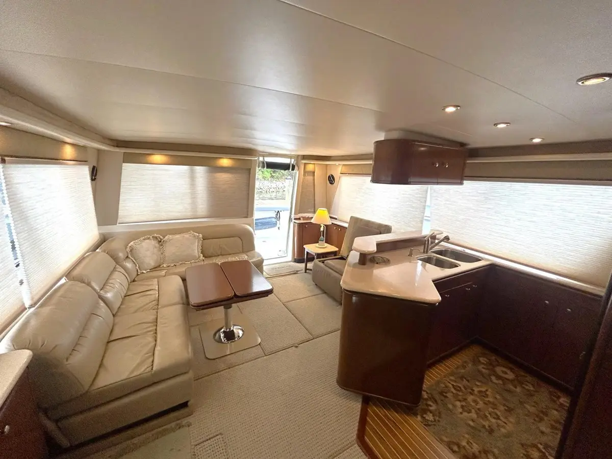 2005 Meridian 490 pilothouse