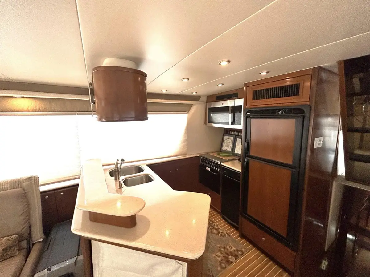 2005 Meridian 490 pilothouse