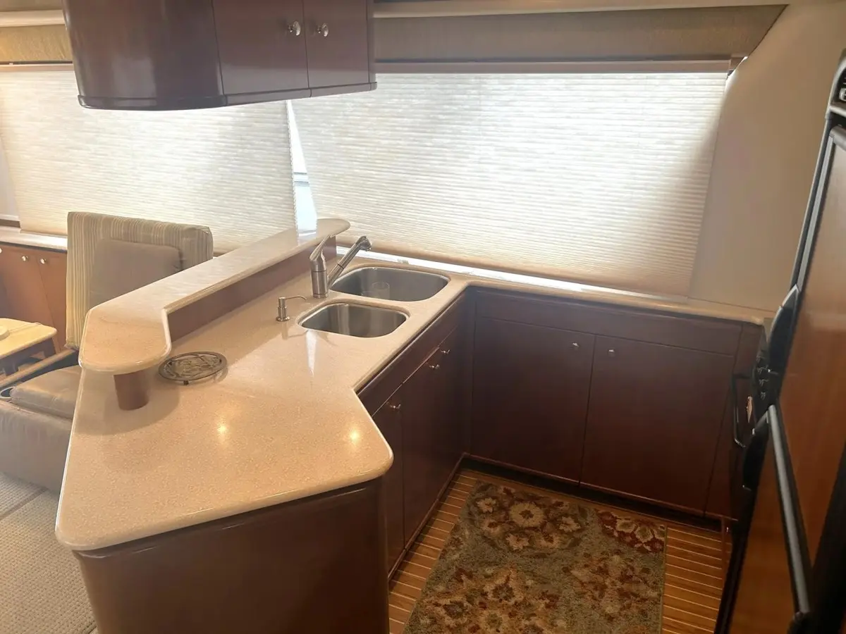 2005 Meridian 490 pilothouse