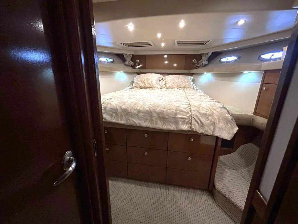 2005 Meridian 490 pilothouse