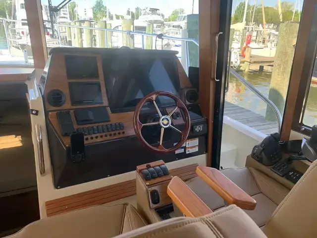 Ranger Tugs 43 Command Bridge