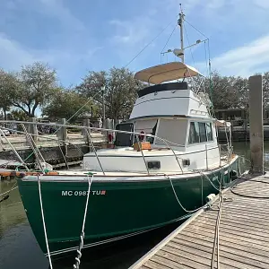 1990 Cape Dory 28 Flybridge Cruiser