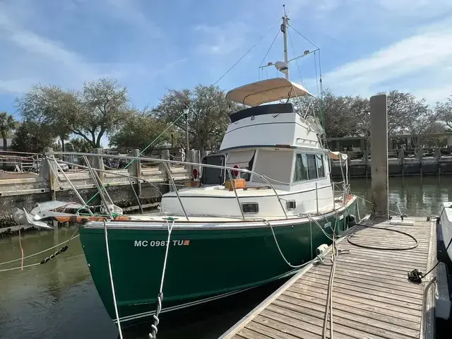 Cape Dory 28 Flybridge Cruiser