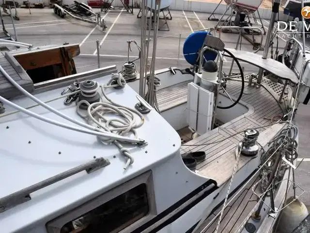 Tayana 37 Pilothouse