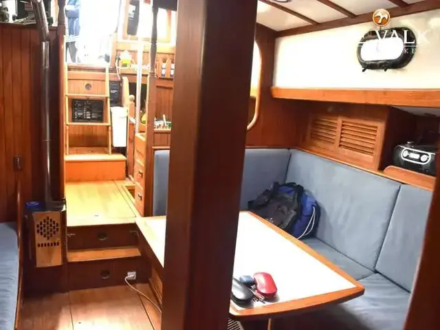 Tayana 37 Pilothouse