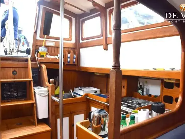 Tayana 37 Pilothouse