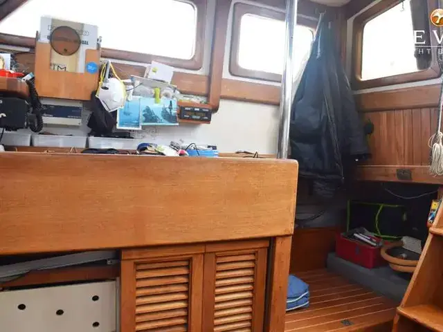 Tayana 37 Pilothouse