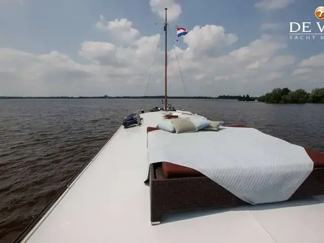 Houseboat Waterloft Luxemotor